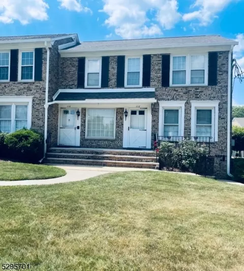 118 Sweet Briar Dr #118, Clark, NJ 07066
