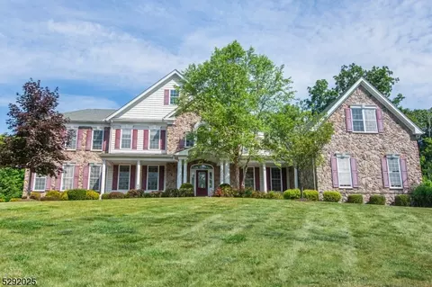7 Skyline Dr, Randolph, NJ 07869