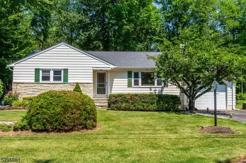 13 Matt Dr, Fairfield, NJ 07004