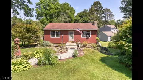 187 Lakeside Dr, Belvidere, NJ 07823