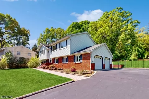 63 Joyce Ln, Wayne, NJ 07470 photo 3