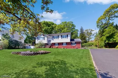 63 Joyce Ln, Wayne, NJ 07470 photo 2