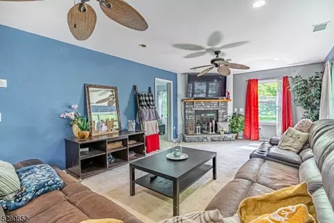 16 N Shore Rd, Denville, NJ 07834