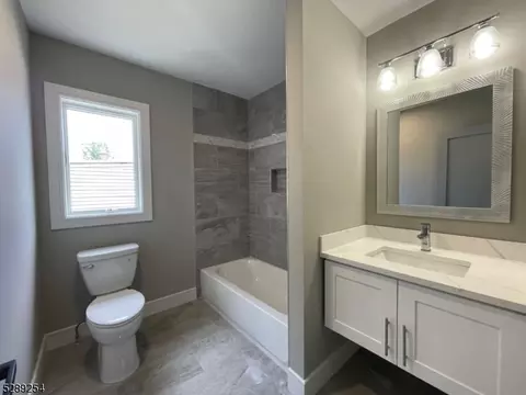 415 Terhune Ave, Paramus, NJ 07652 photo 5