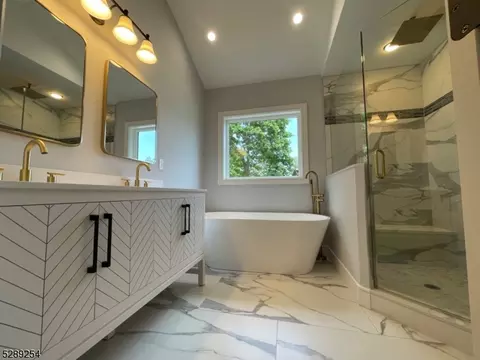 415 Terhune Ave, Paramus, NJ 07652 photo 4