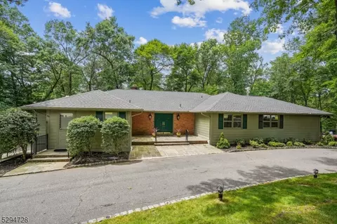 49 Lynwood Rd, Cedar Grove, NJ 07009