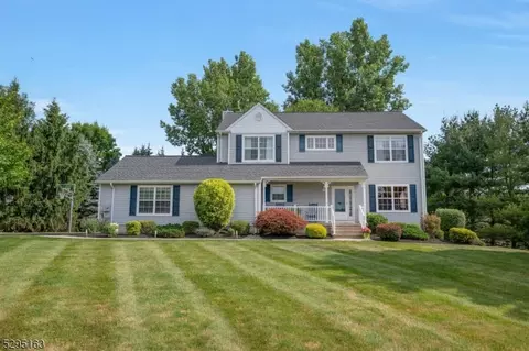 7 Canterbury Ln, Hackettstown, NJ 07840