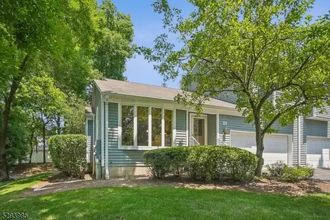 46 Meadowview Ln, Berkeley Heights, NJ 07922