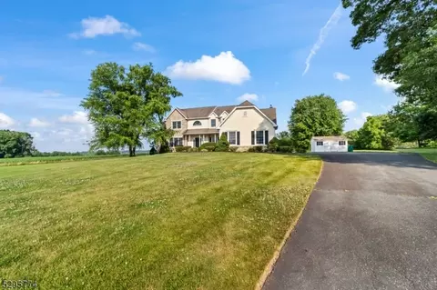 14 Fox Run Rd, Pennington, NJ 08534