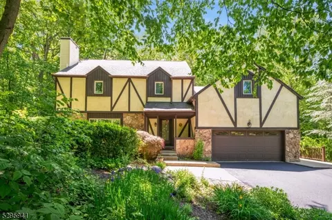 19 Christy Ln, Sparta, NJ 07871