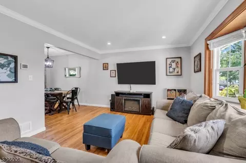 320 Evergreen Ave, Bound Brook, NJ 08805 photo 3