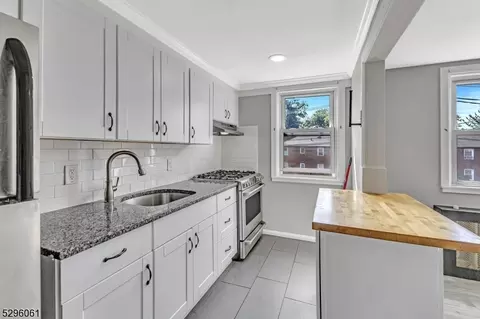 516 Brooklawn Ave #D2, Roselle, NJ 07203