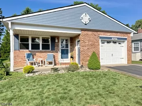 7 Maison Way, Toms River, NJ 08757