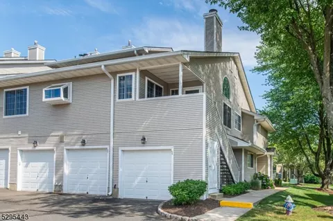 34 Ashley Ct, Bedminster, NJ 07921