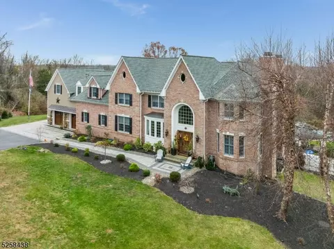 8 Grist Mill Rd, Lebanon, NJ 08833