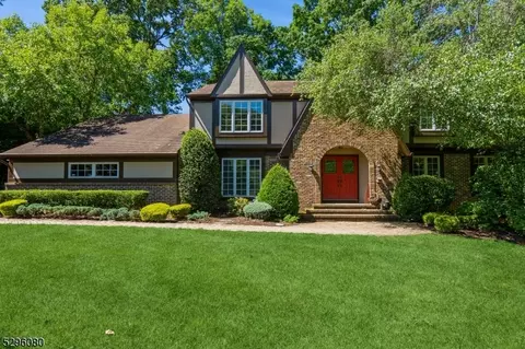 10 Mary Ct, Berkeley Heights, NJ 07922