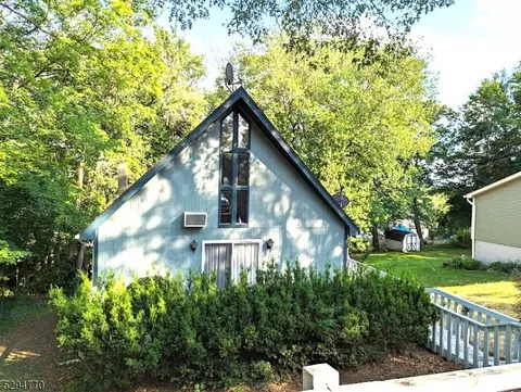 19 Summit Dr, Wantage, NJ 07461