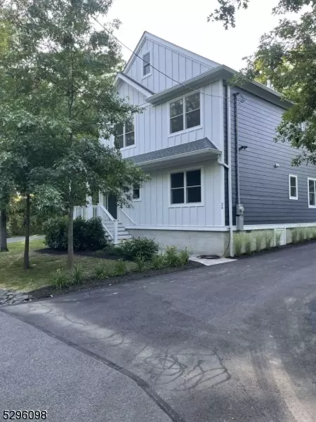 24 Metzler Pl, Long Hill, NJ 07980