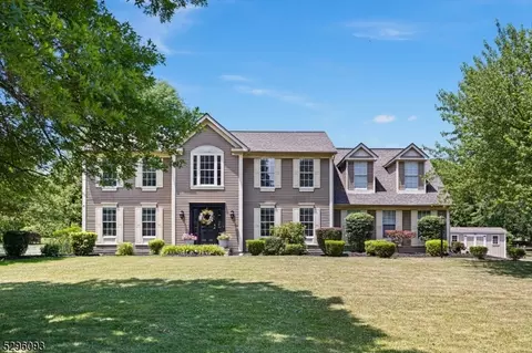 11 Woodside Ln, Flemington, NJ 08822