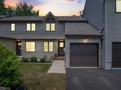 13 Hemlock Ct, Flemington, NJ 08822