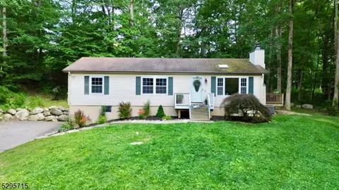 120 School House Rd, Jefferson, NJ 07438