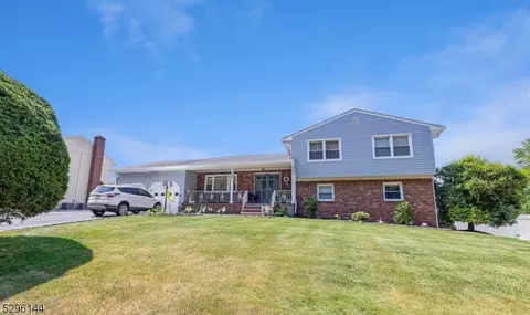 799 Totowa Rd, Totowa, NJ 07512