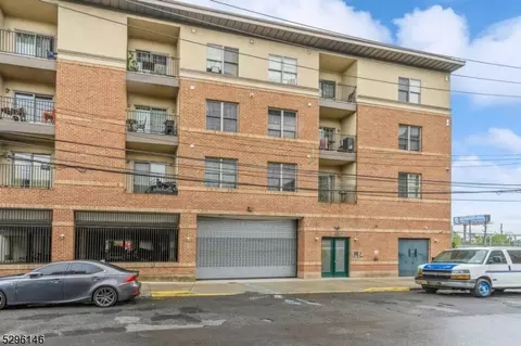 15 Tichenor Ln #205, Newark, NJ 07102