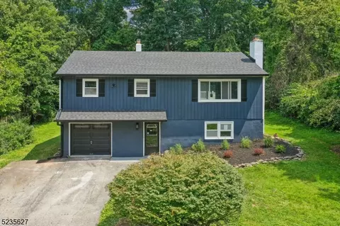 28 Longview Ln, Hamburg, NJ 07419