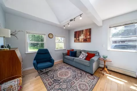 5 Cayuga Trl, Wayne, NJ 07470