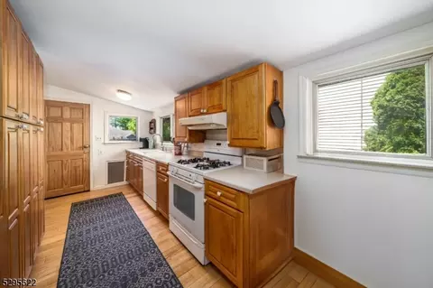 5 Cayuga Trl, Wayne, NJ 07470 photo 6