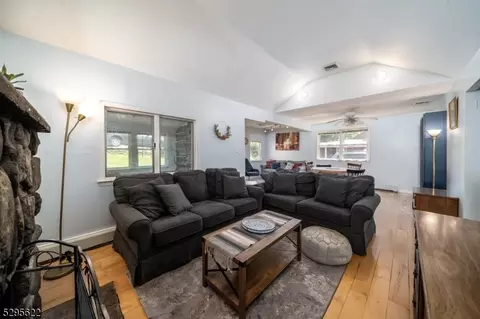 5 Cayuga Trl, Wayne, NJ 07470 photo 4