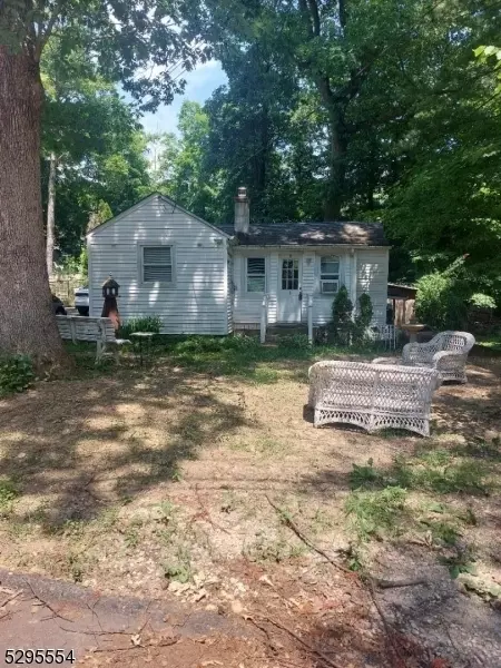 9 Pine St, Jefferson, NJ 07849