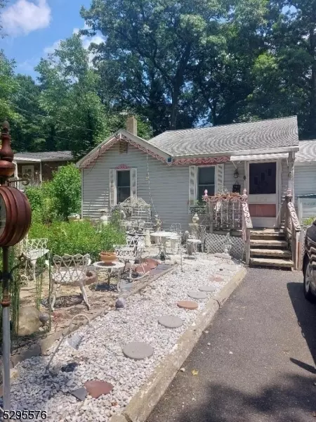 5 Pine St, Jefferson, NJ 07849