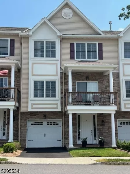 5 Halina Ln, Butler, NJ 07405