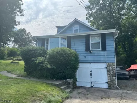 33 Iowa Ave, Jefferson, NJ 07849