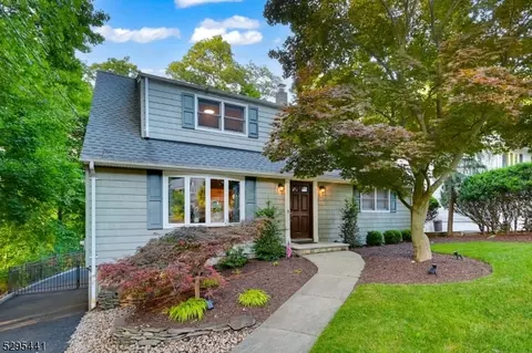 9 Oneida Ave, Oakland, NJ 07436