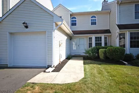 7 Iroquois Trl, Branchburg, NJ 08876