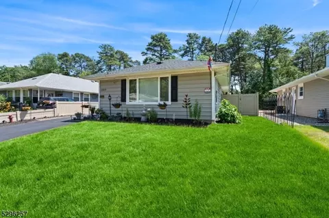 2289 Hovsons Blvd, Toms River, NJ 08753