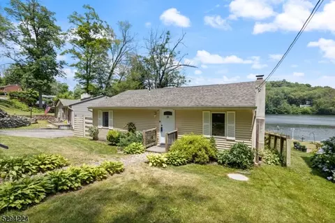 81 S Shore Dr, Wantage, NJ 07461
