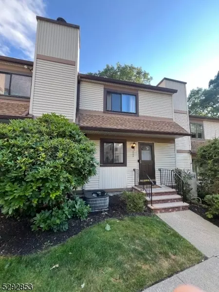 806 Stonegate Ln #6, Stanhope, NJ 07874