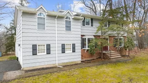 9 Aerie Wynde Dr, Denville, NJ 07834