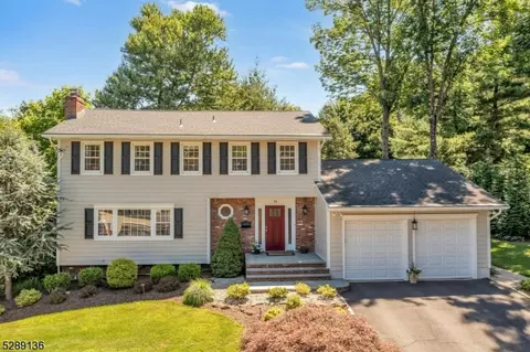 71 Monroe Ave, Roseland, NJ 07068