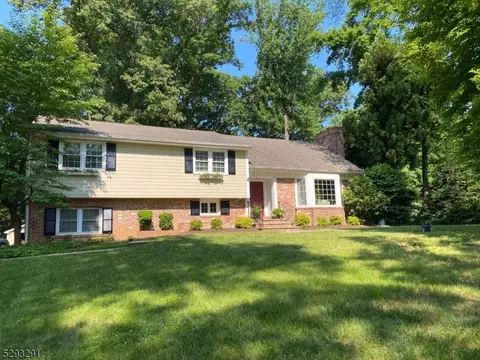 7 Robin Rd, Warren, NJ 07059
