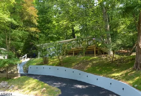 19 Watergate Dr, High Bridge, NJ 08829