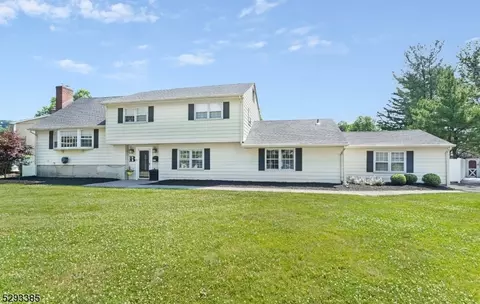 906 W Meadow Dr, Bound Brook, NJ 08805