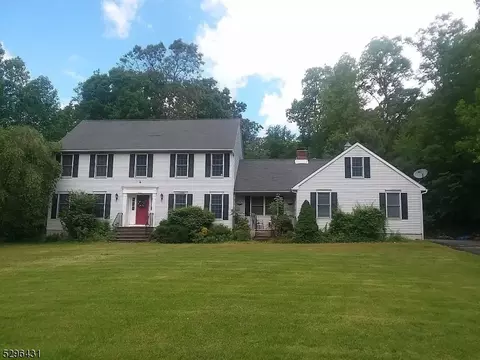 12 Fairway Dr, Franklin, NJ 07416