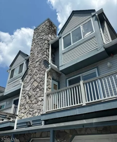 6 Garden Ct, Succasunna, NJ 07876