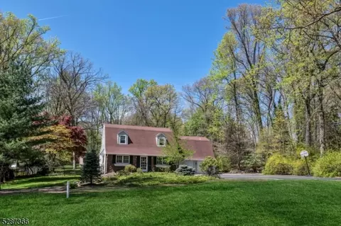 1135 Pines Lake Dr, Wayne, NJ 07470