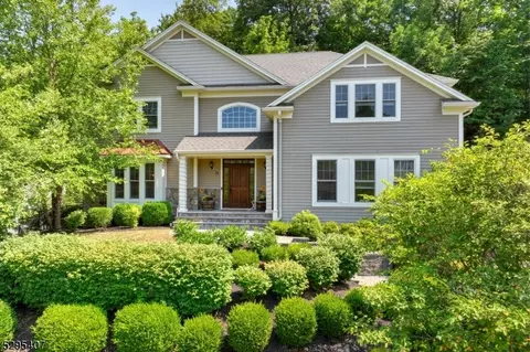 15 Berkshire Dr, Wayne, NJ 07470