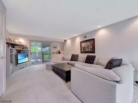 89 Baldwin Ter, Wayne, NJ 07470 photo 7